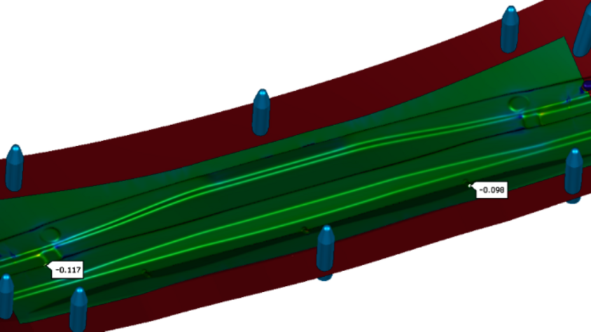 Digitale Blechumformsimulation eines Seitenaufprallträgers zur Validierung der Umformmethodik. Die Simulation zeigt Materialflüsse, Spannungsverteilungen und kritische Bereiche für eine optimierte Bauteilfertigung.