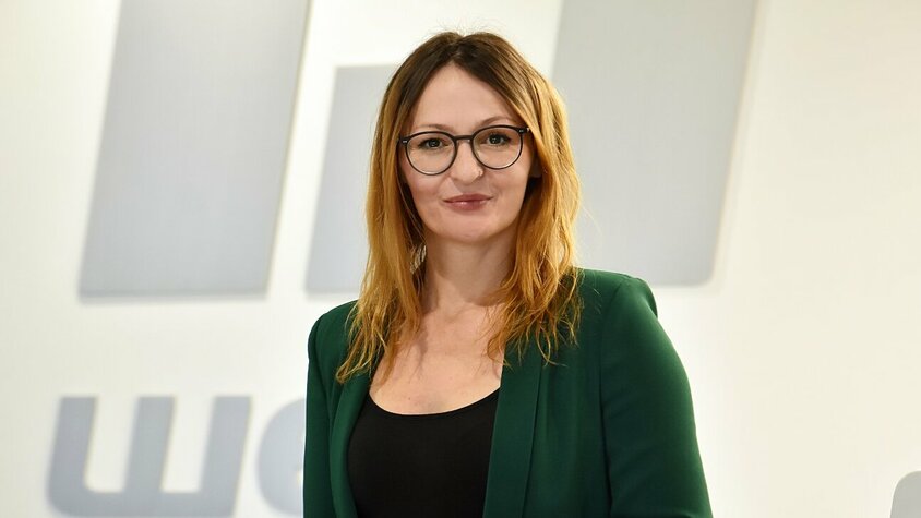 Porträt von Jasmina Tricic, Marketingleitung der weba Werkzeugbau in Dietach